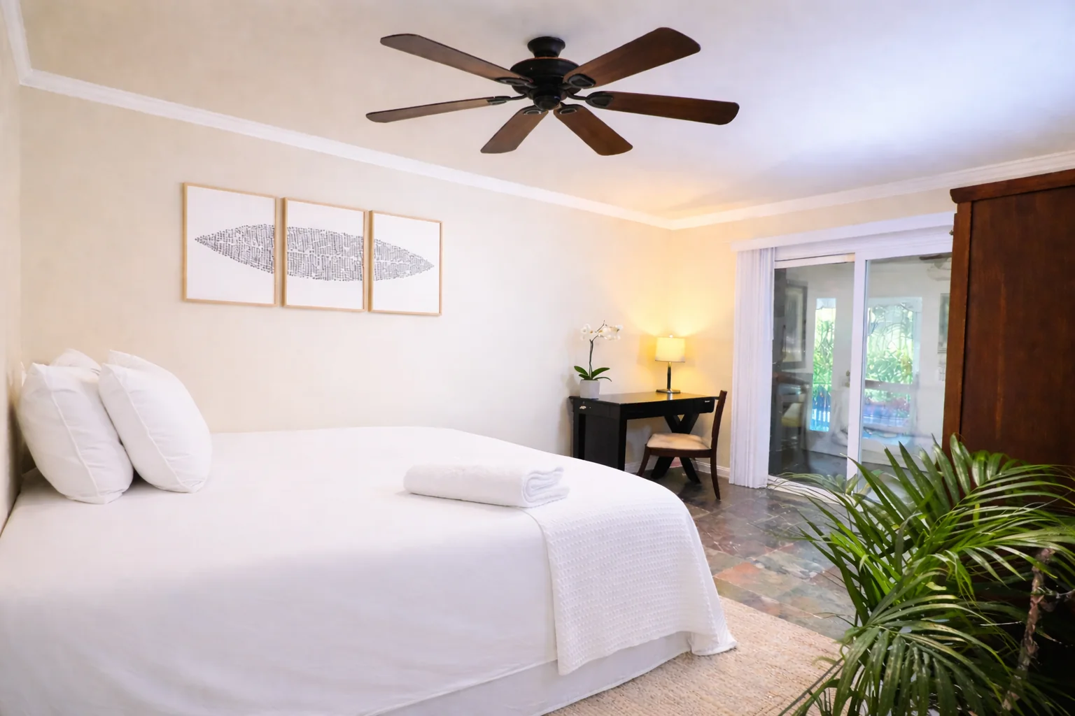 Lower guest room